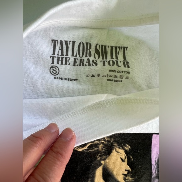 NWOT✨Taylor Swift✨Concert Exclusive✨white Eras Tour T-shirt size small - Picture 2 of 3